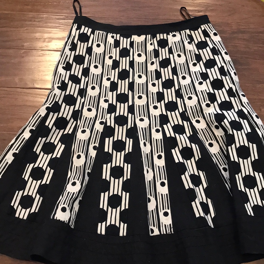 Tweeds full skirt size 8 black circles pattern